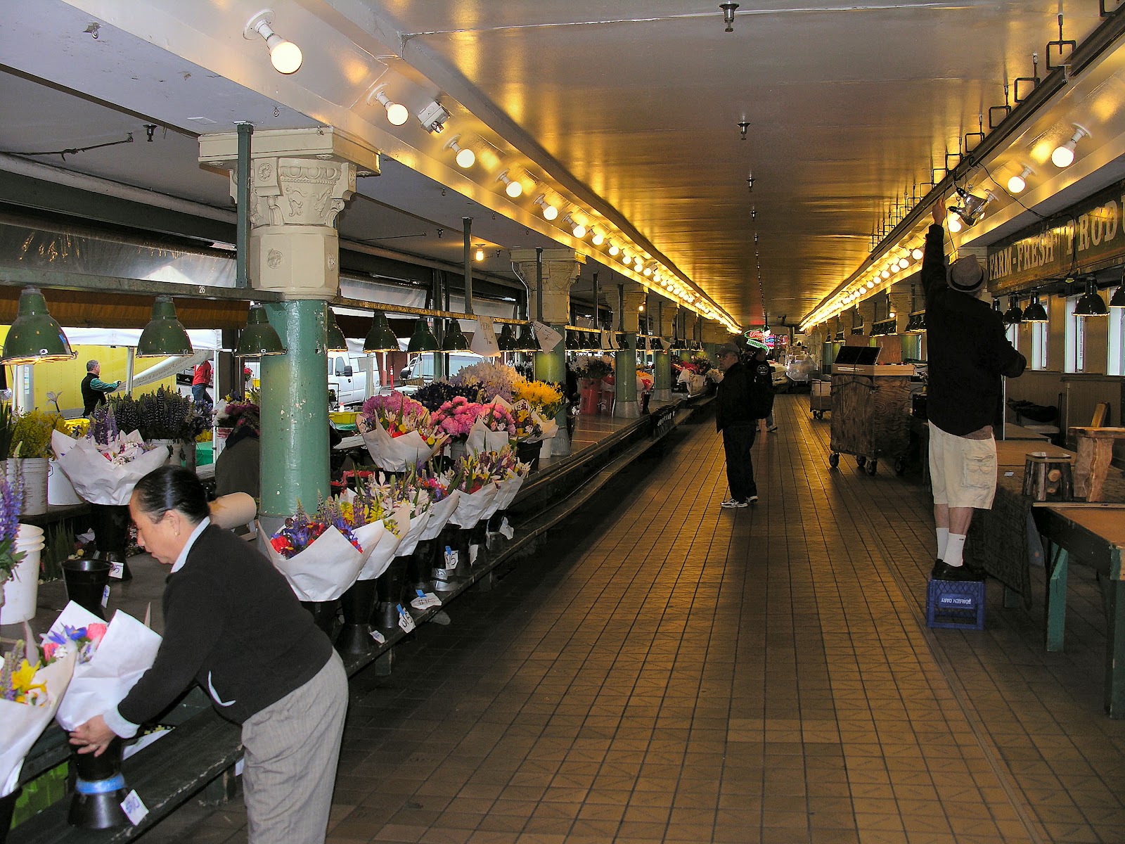 PICTURE THIS !!! PIKES MARKET FLOWERS! airplane photos, travel pics
